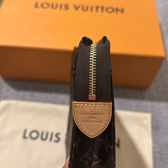 Louis Vuitton M47542 Toiletry Pouch 26 NWB - Picture 4 of 13